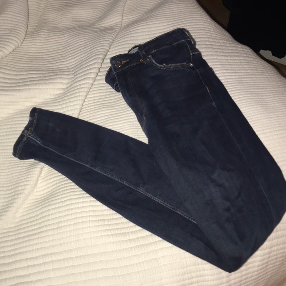 ZARA DARK WASH JEANS SIZE 8 FITS LIKE 4-6